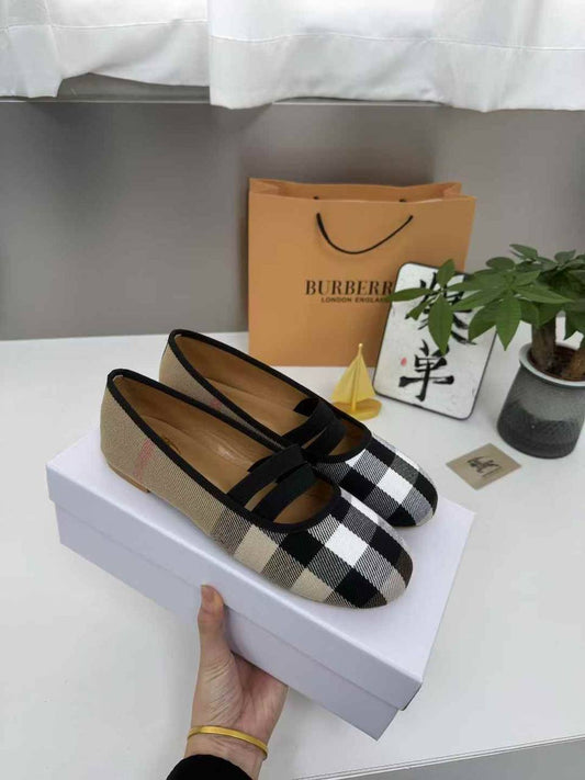 NEW CAME 
GOOD QUALITY 
BURBERY 

85 dhs🪙
Size 36 to 41 

WITHBOX PAPER BAG 💼
🎁🎁🎁

Zain40
♥️♥️♥️