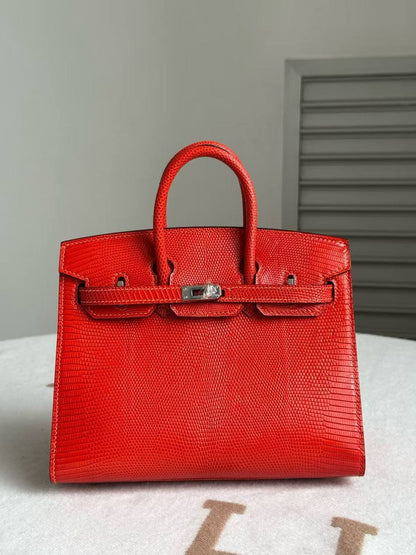 Hermes
Birkin 25 handbag is crafted from green lizard skin.❤️❤️💯

Zain71
♥️♥️♥️