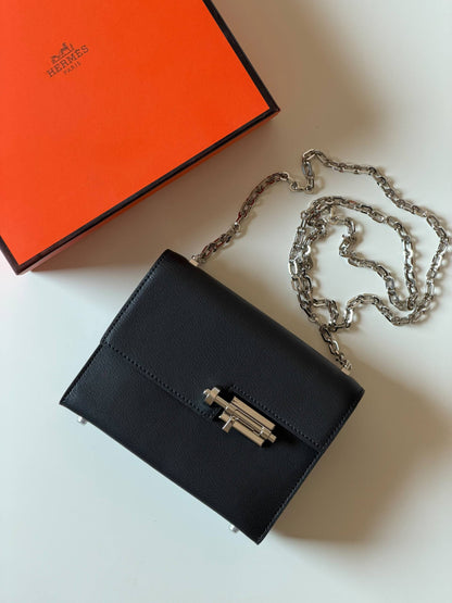 Hermes

18cm💕
master quality😍
with box❤️
430 dhs🇦🇪🇦🇪

Zain52
♥️♥️♥️
