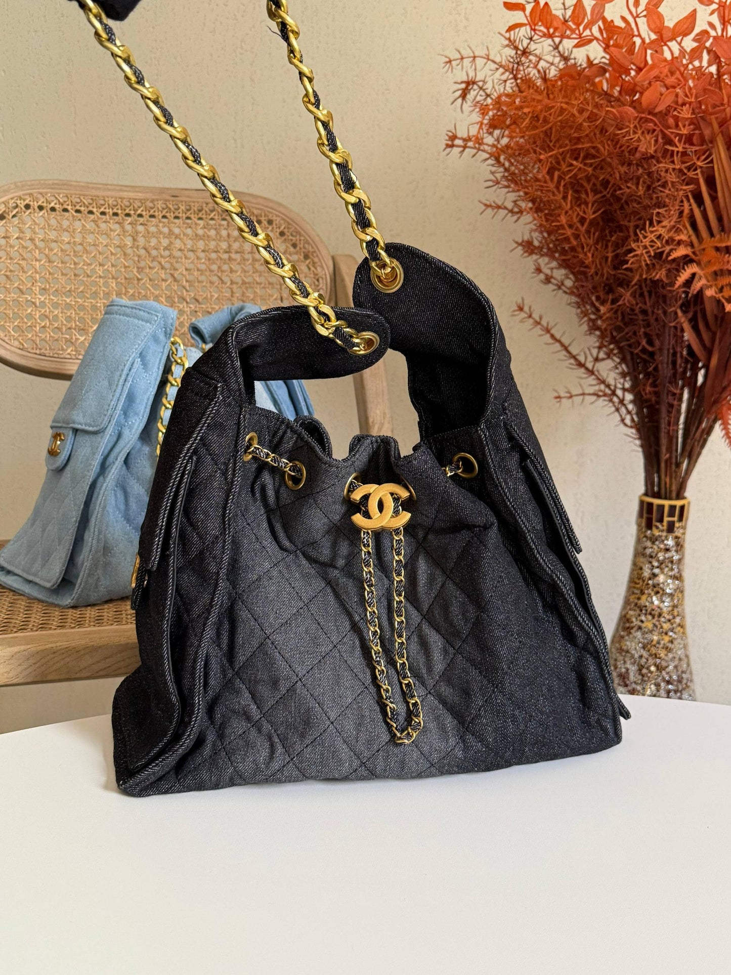 CHANEL
33cm
400 dhs❣️
Top quality 
With box🎁

Zain167
♥️♥️♥️