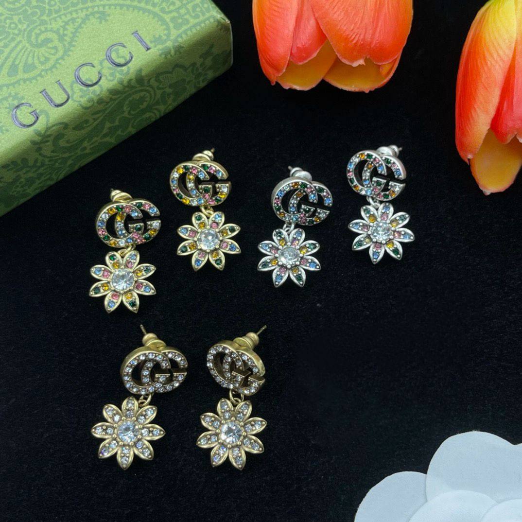 Gucci 🔥*
Earring 🦋
Master quality 💯
With normal boxes 🗃️ 
45 dhs✅
With master box 📦 
60 dhs✅

Zain216
♥️♥️♥️