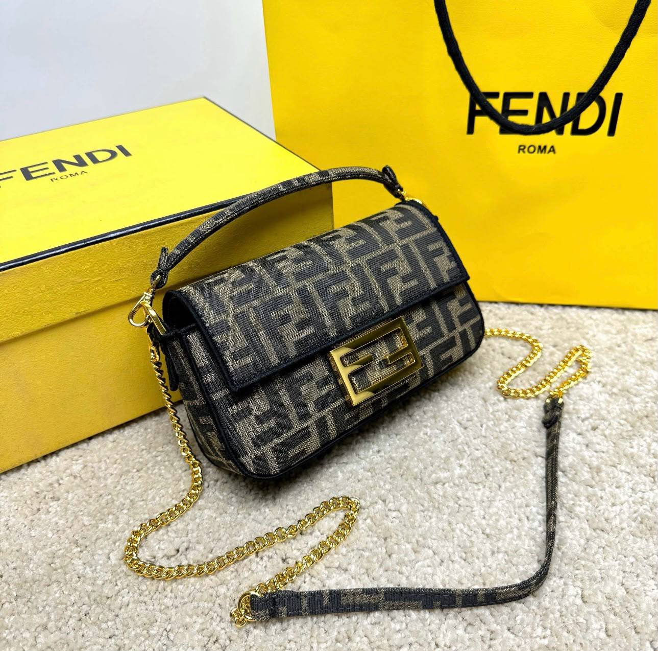 FENDI 
MASTER QUALITY
 WITH BOX 
240 dhs✅

Zain295
♥️♥️♥️