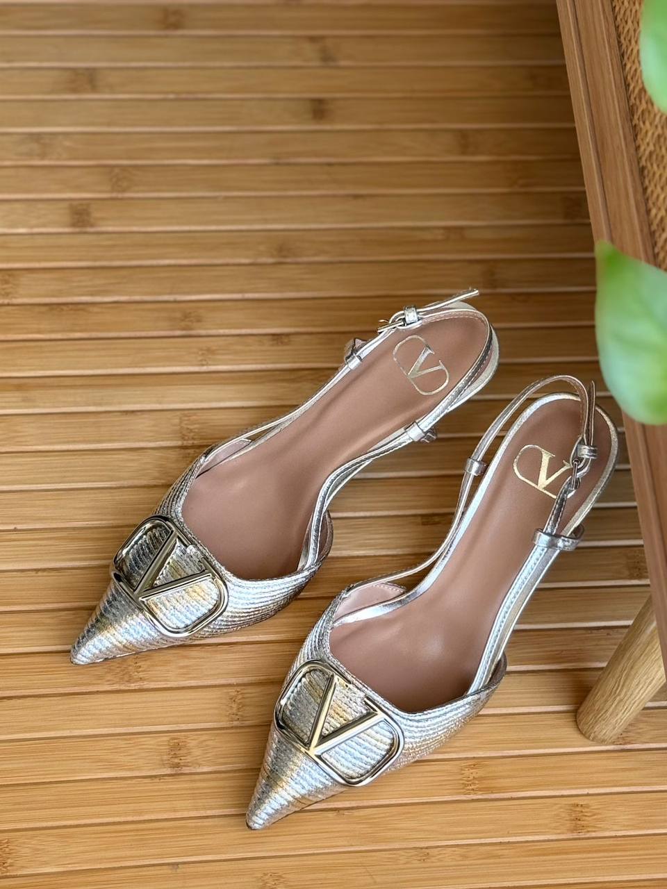 Valentino
AA Quality
𝘀𝗶𝘇𝗲: 𝟯𝟲 𝘁𝗼𝗼 𝟰2
450 dhs🇦🇪🇦🇪

Zain303
♥️♥️♥️