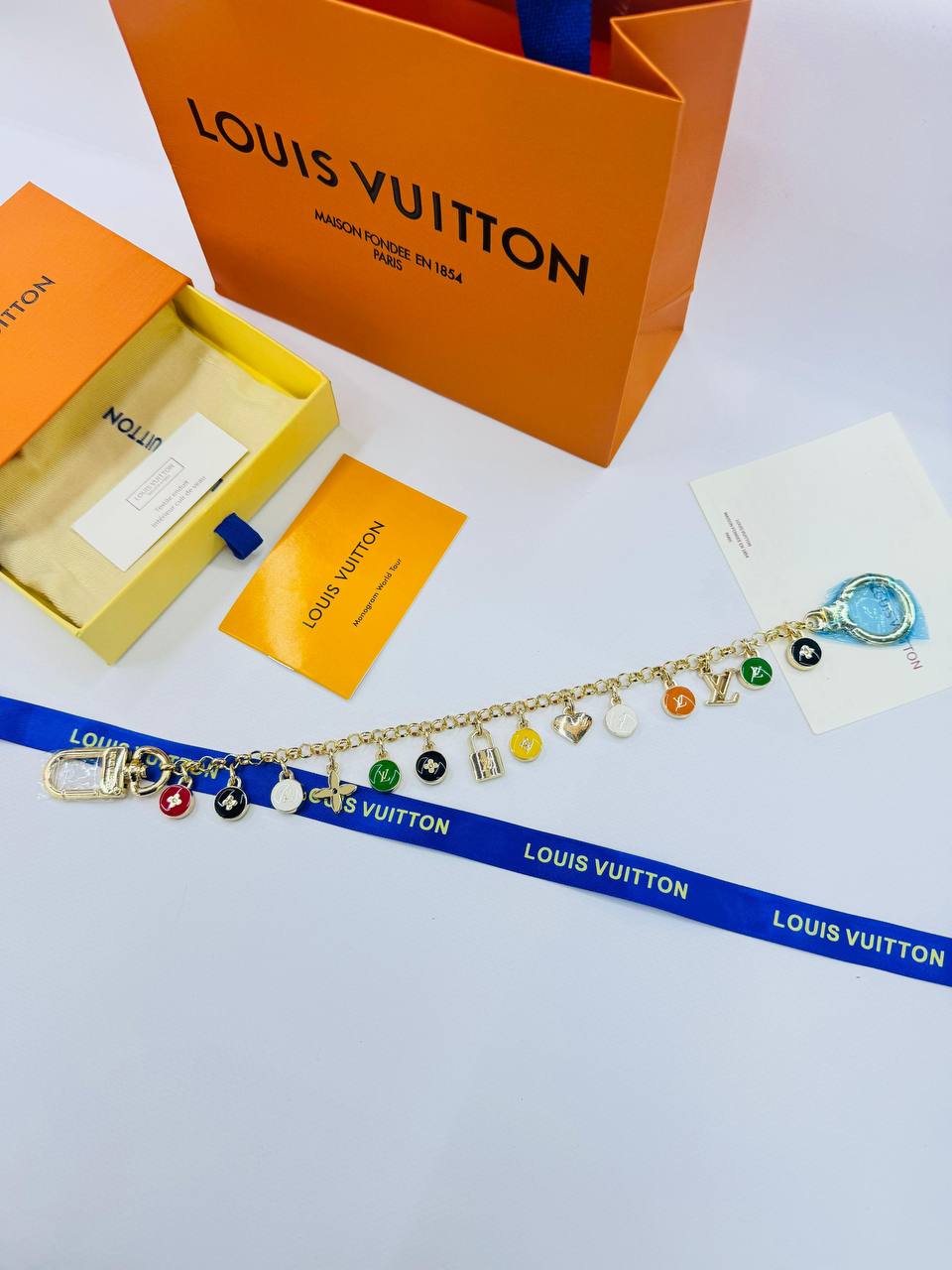 *Key Chain ❤️‍🔥*
Master quality 💯
With normal boxes 📦 
50 dhs✅
With master box 🗃️ 
75 dhs✅

Zain216
♥️♥️♥️