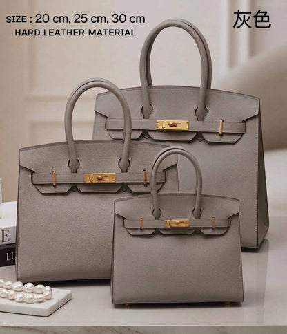 HERMES ʙɪʀᴋɪɴs
ʜᴀʀᴅ ʟᴇᴀᴛʜᴇʀ ᴍᴀᴛᴇʀɪᴀʟ
ɢᴏʟᴅ ʜᴀʀᴅᴡᴀʀᴇ
ᴡɪᴛʜ ʟᴏɴɢ ʙᴇʟᴛ sᴛʀᴀᴘ

sɪᴢᴇ 20 cm Pʀɪᴄᴇ :*110 ᴅʜs* 

sɪᴢᴇ 25 ᴄm Pʀɪᴄᴇ : *115 ᴅʜs* 

sɪᴢᴇ 30 ᴄm Pʀɪᴄᴇ : *120 ᴅʜs* 

Zain31
♥️♥️♥️