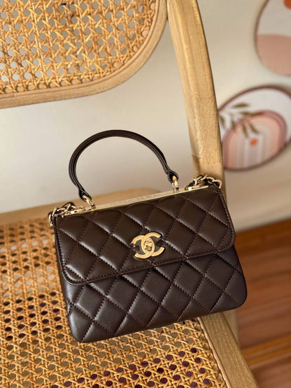 New Collection✨✨✨
CHANEL
20cm
360 dhs🇦🇪🇦🇪
*MASTER QUALITY*
With box🎁

Zain167
♥️♥️♥️