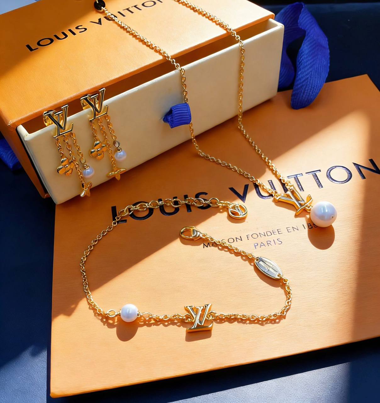 MASTER SETS✨💫
WITH BOX AND PAPER BAG 🎁🛍️
125 DHS✅

Zain89
♥️♥️♥️