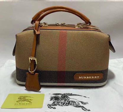 Burberry - Dior

GOOD QUALITY 💯
110 dhs🪙🌨️
Without box 

Zain269
♥️♥️♥️