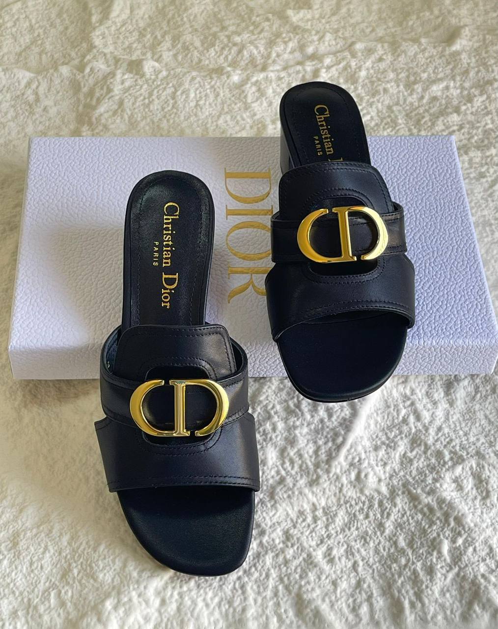 DIOR 
SuperMaster Quality 💯
450 dhs💓
Size: 36-41💥

Zain171
♥️♥️♥️