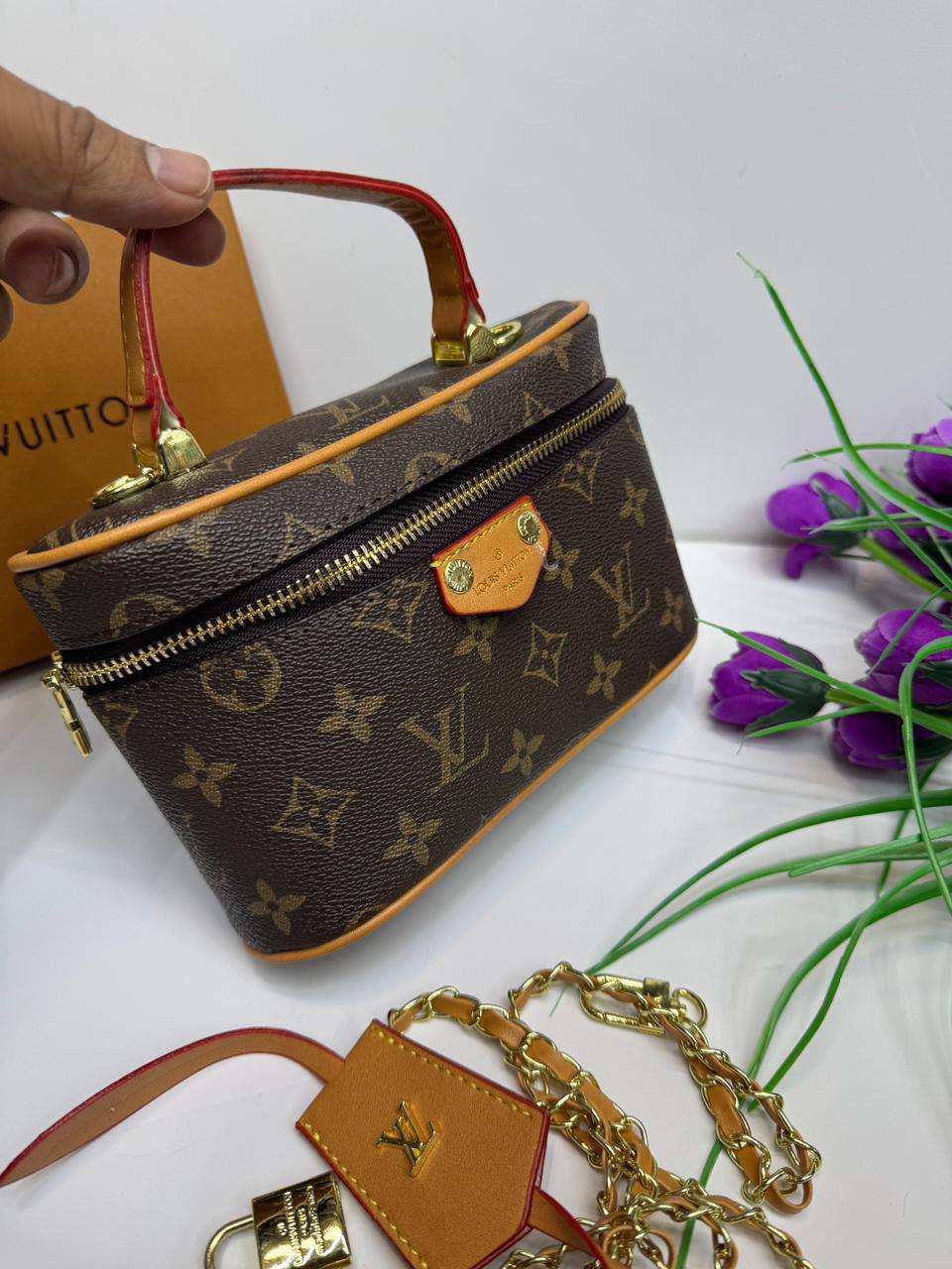LV
New Model
90 dhs💓

with box🎁🎁🎁

Good Quality

Zain177
♥️♥️♥️