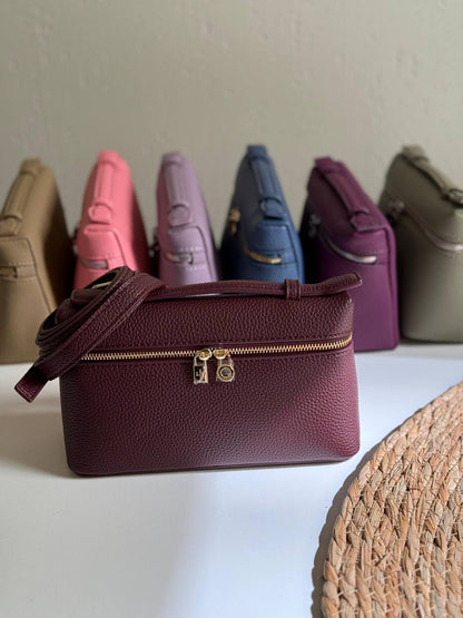 LORO PIANA
19cm
320 dhs🌺
Top quality 
With box🎁

Zain167
♥️♥️♥️