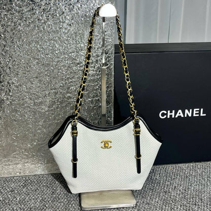 Chanel
Master
30cm 
270 dhs🪙🌨️

Zain228
♥️♥️♥️
