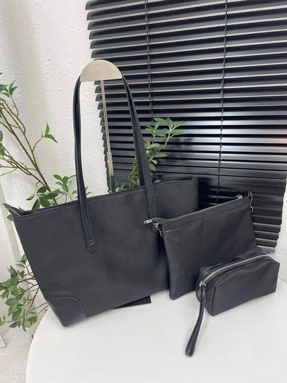 Prada
41*26*11cm
3 in 1
95 dhs🇦🇪🇦🇪

Zain17
♥️♥️♥️