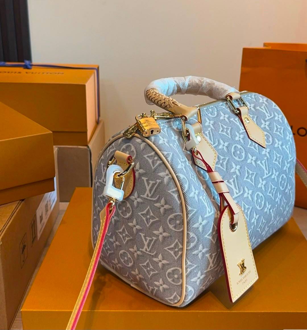 LV
MASTER QUALITY
250 dhs💓
……(with leather )
30CM

Zain295
♥️♥️♥️