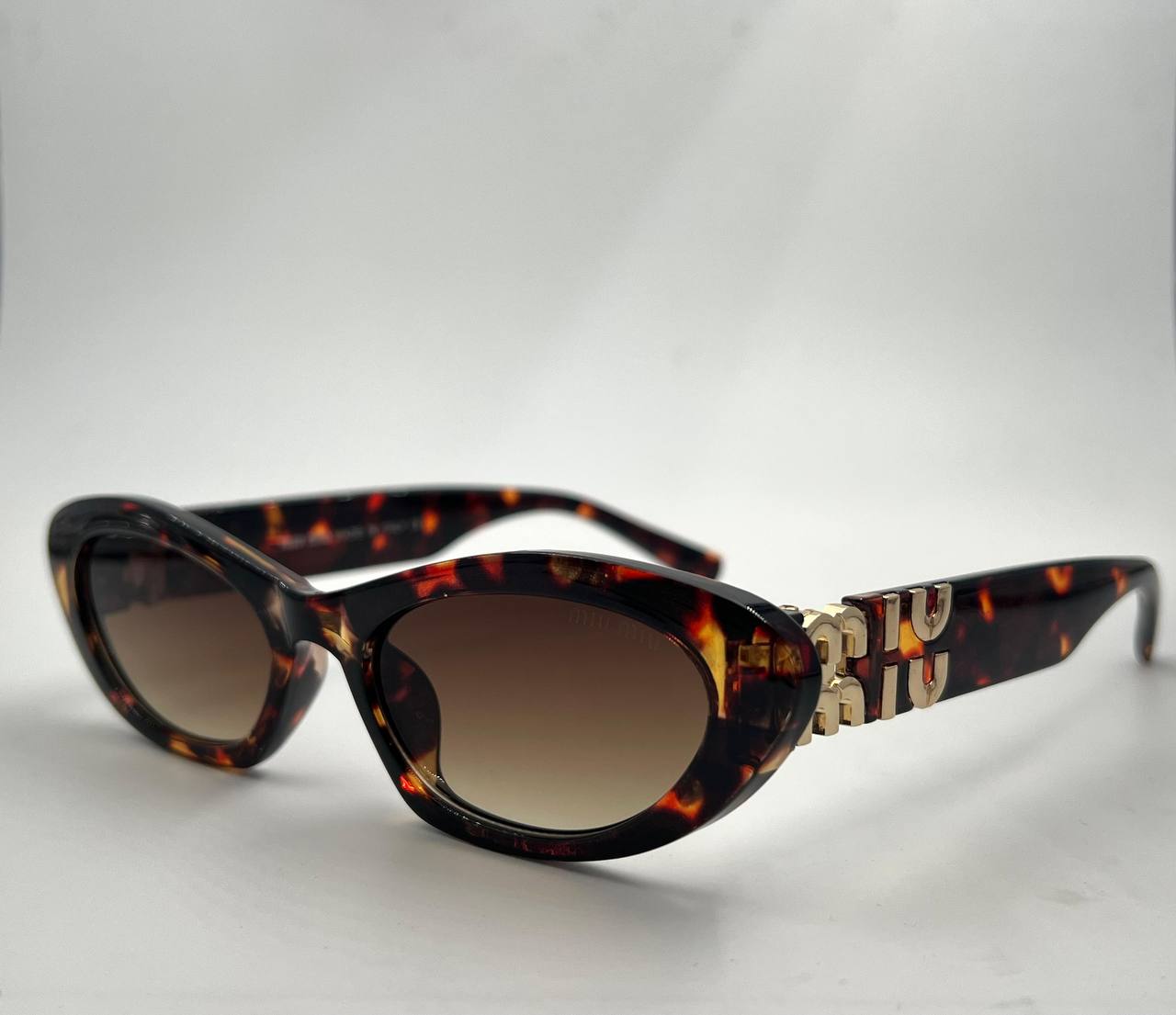 Miu Miu
good quality 💯
With master box 🗃️ 
65 dhs🪙🌨️

Zain273
♥️♥️♥️