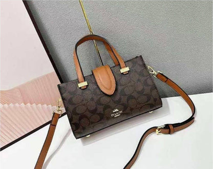 Coach - MK
95 dhs❣️
SIZE：22×9×14cm
good-quality 

with box
🎁🎁🎁

Zain35
Zain115
♥️♥️♥️
