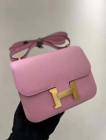 Hermes
100 dhs✅
with box
🎁🎁🎁

size
Small 19×6×15cm
Medium 24×6×17cm

Zain42
♥️♥️♥️