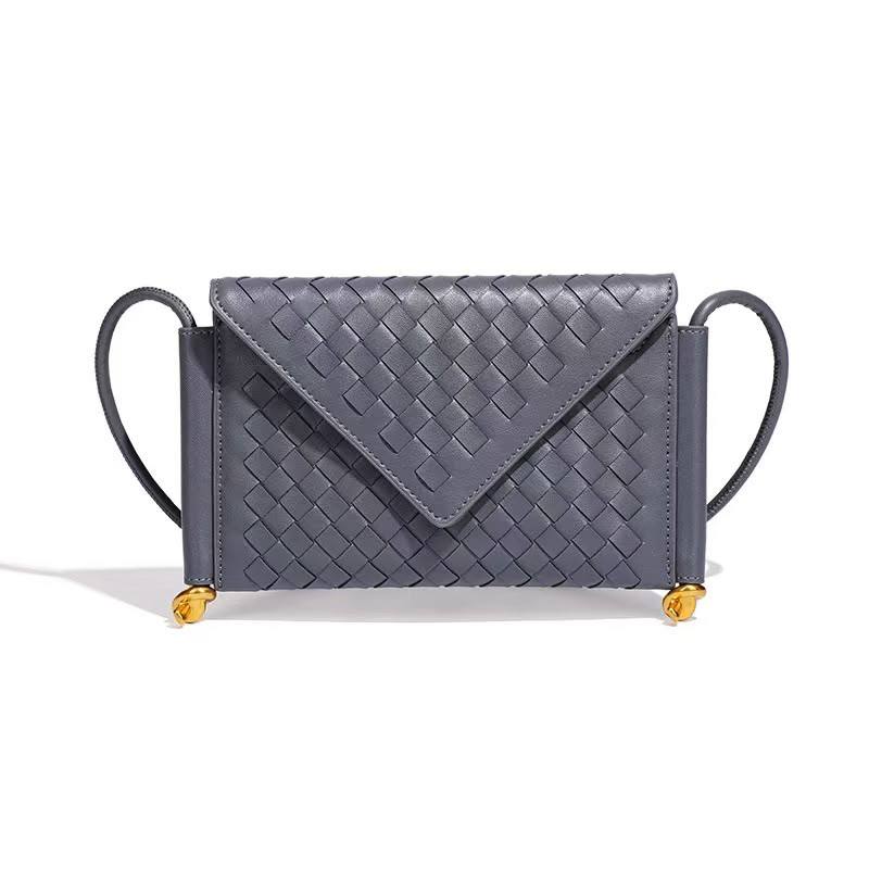 BOTTEGA 
clutch bag  
75 dhs💓
size 24*16cm


Zain161
♥️♥️♥️