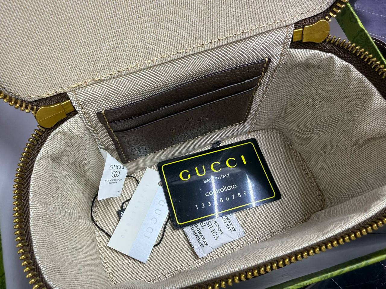 Gucci
✨✨NEW ✨✨
95 dhs🪙🌨️

with box
🎁🎁🎁

Zain38
♥️♥️♥️