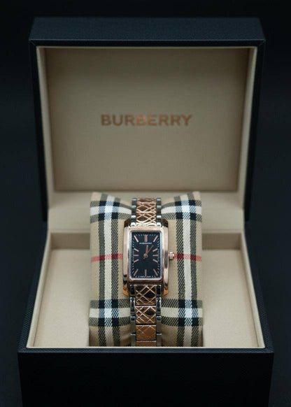 BURBERRY🆕 LADIES 
GOOD QUALITY 💯
60 dhs🪙💕

Zain133
♥️♥️♥️