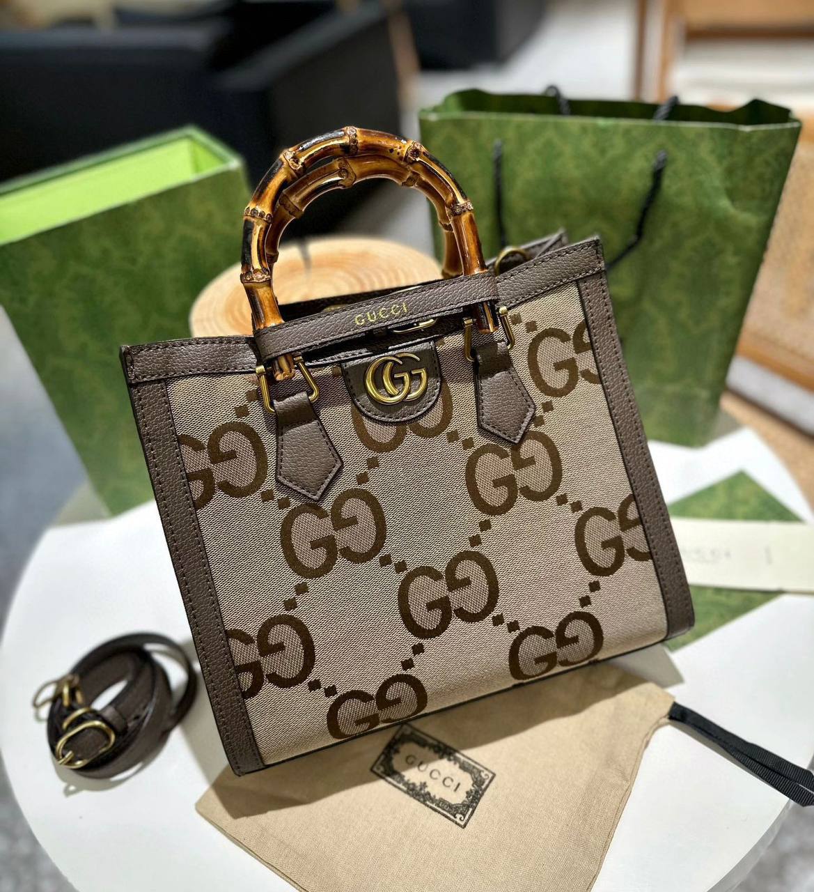 Gucci

115 dhs

Zain39

♥️♥️♥️
