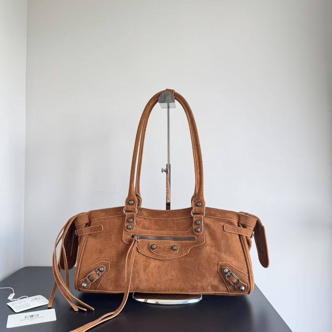 BALENCIAGA 

COPY ONE 

NEW CAME 

160 dhs🪙🌨️

Zain39
♥️♥️♥️