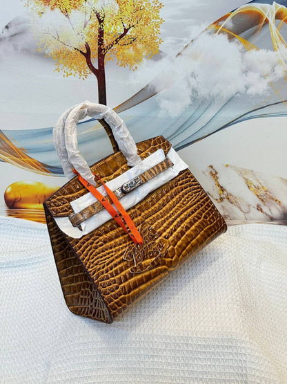 Hermes 
Best quality 

with box’s 
🎁🎁🎁

130 dhs✅

size 25CM

Zain290
♥️♥️♥️