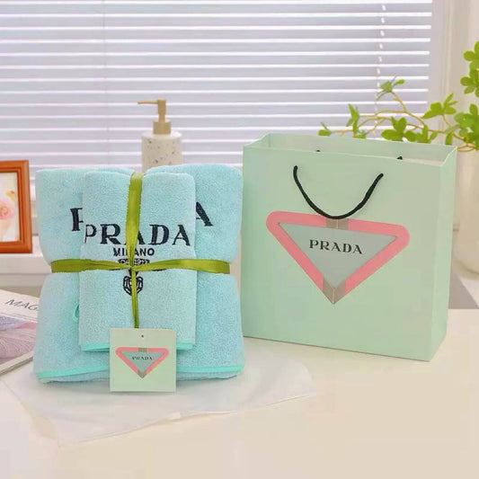 Towel new came good quality 
with paper bag 
45 dhs🇦🇪🇦🇪

Zain39
♥️♥️♥️