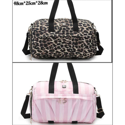 Victoria's Secret 
travelling bag new came good quality 
90 dhs❣️

Zain39
♥️♥️♥️
