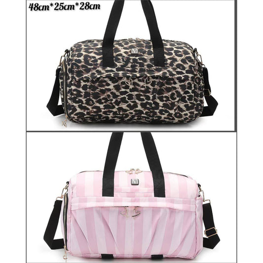 Victoria's Secret 
travelling bag new came good quality 
90 dhs❣️

Zain39
♥️♥️♥️