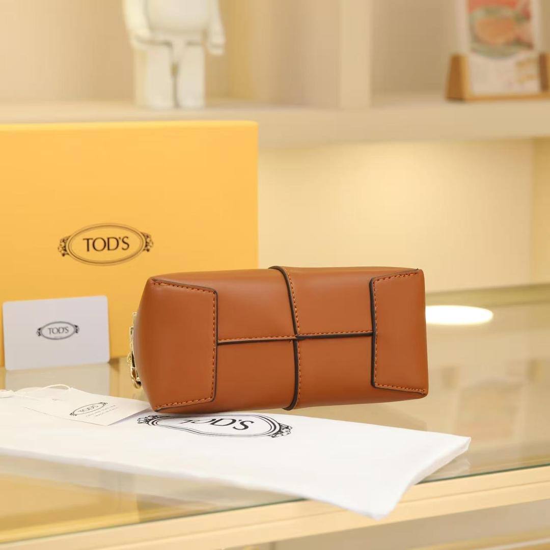 TODS

100 dhs🇦🇪🇦🇪

with box
Zain26
♥️♥️♥️