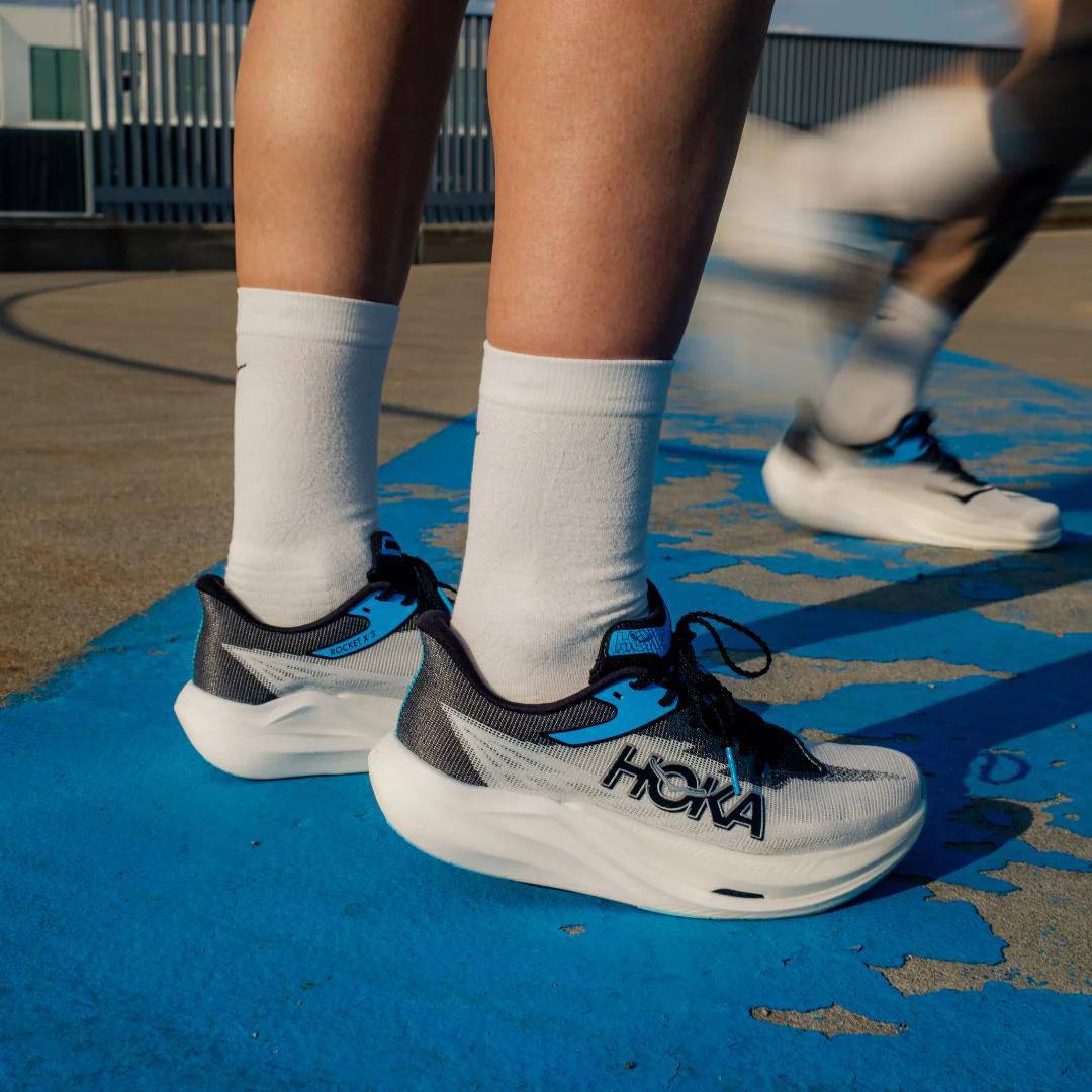 Hoka One One Rocket X 3 White Black Blue ，
Size 36-45 ，
250 dhs🪙💚

Zain18
♥️♥️♥️