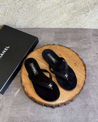 CHANEL 💫😍
SuperMaster Quality 💯
400 dhs✅
Size: 36-41 💥

Zain171
♥️♥️♥️