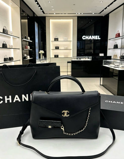 Chanel
Master🌺🌺
size:32cm 360 dhs💓
size:38cm 380 dhs💓

Zain114
♥️♥️♥️