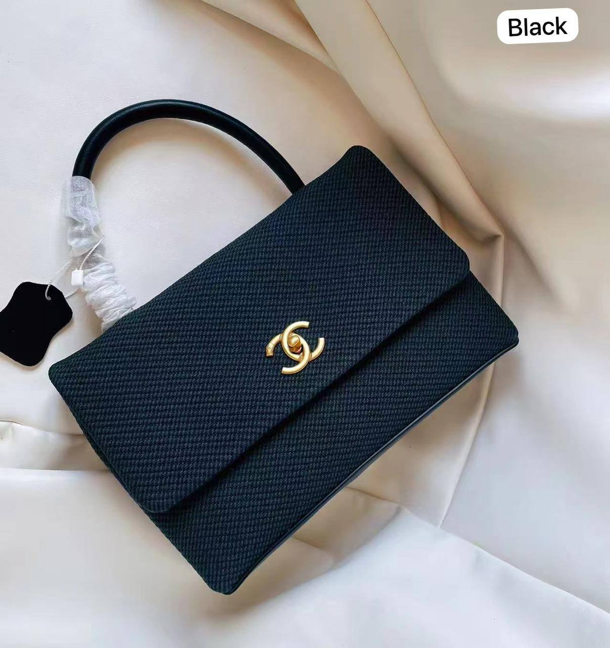 💗 Chanel Handle
1⃣️ First quality 
size : 27 * 18 cm
95 dhs✅

Zain115
♥️♥️♥️
