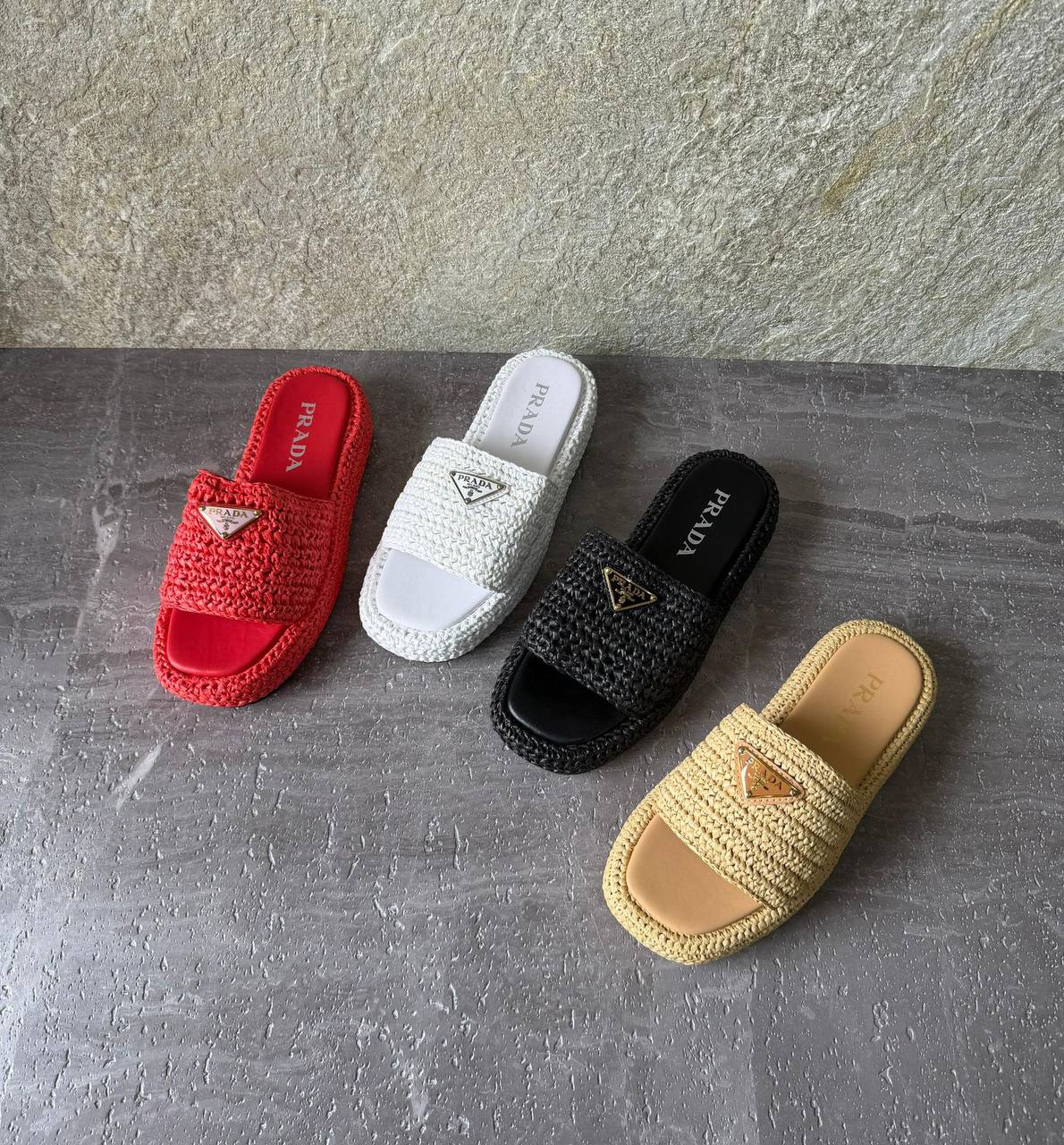 PRADA 
SuperMaster Quality 💯
450 dhs✅
Size: 36-41💥

Zain171
♥️♥️♥️