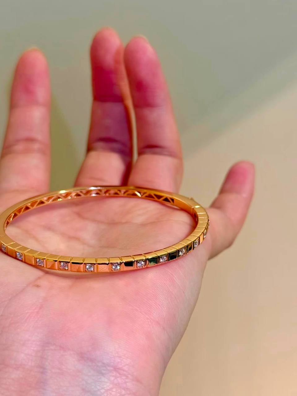 Chopard Bangle 🦋
Rose gold
Master quality 

*80* AED normal box 📦

Zain48
♥️♥️♥️