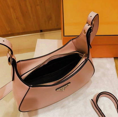 PRADA NEW CAME GOOD QUALITY WITH BOX
75 dhs🇦🇪🇦🇪

Zain295
♥️♥️♥️