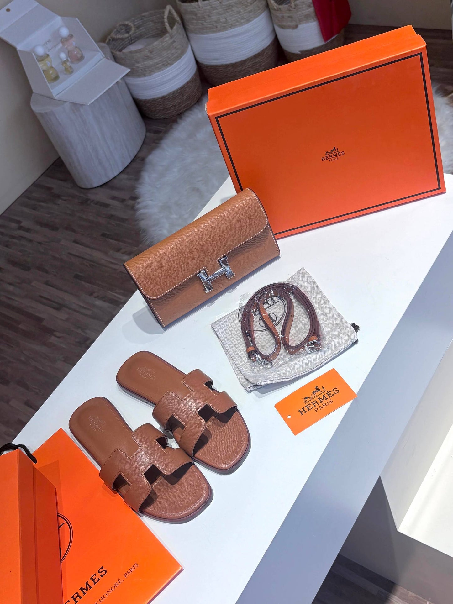 Hermes Set 
Slipper Size 36-41
160 dhs💓💓

Zain12
Zain236
💓💓💓