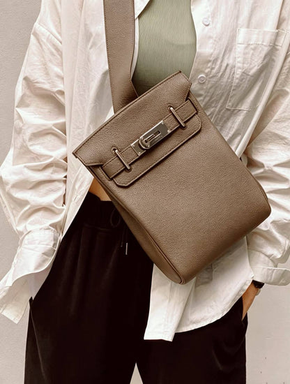 HERMES 

NEW DESIGN 

GOOD QUALITY 

WITH BOX 

110 DHS🇦🇪🇦🇪🇦🇪
Zain295
♥️♥️♥️