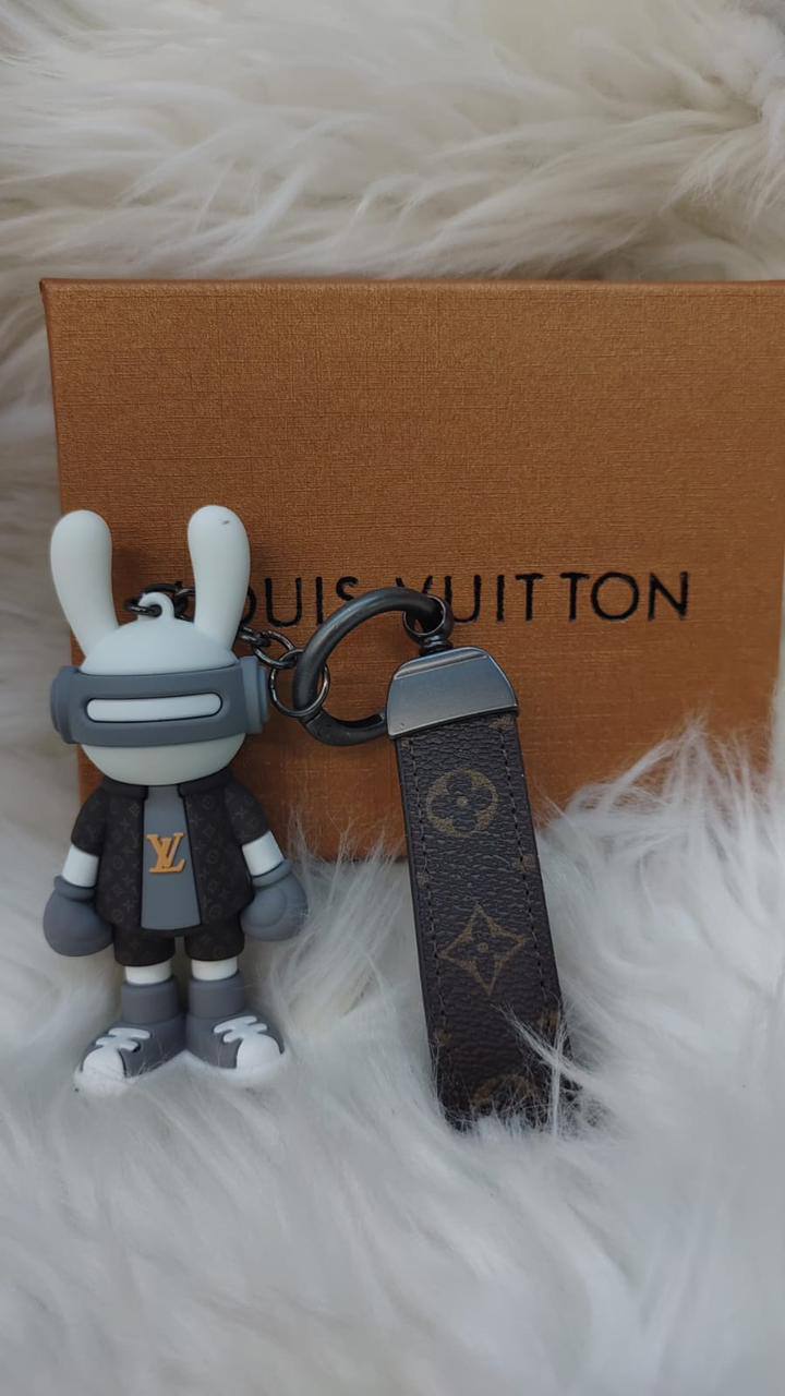 LV key holders & bags charm accessories
All sizes price 
55 dhs✅

Zain88
♥️♥️♥️