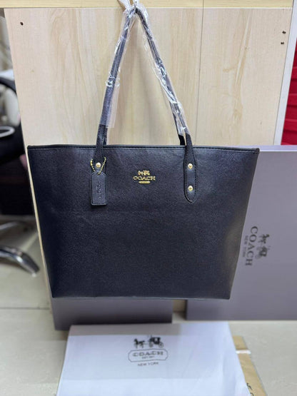 💗 Coach Tote
1️⃣ First quality +🎁
Size : 33 * 27 cm
80 dhs✅
with box 🎁

Zain115
♥️♥️♥️