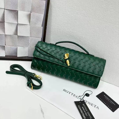 Bottega Veneta 
With Box 
🎁🎁🎁

105 dhs❣️

Zain250
♥️♥️♥️