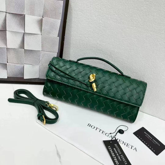 Bottega Veneta 
With Box 
🎁🎁🎁

105 dhs❣️

Zain250
♥️♥️♥️