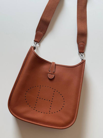 Hermes
evelyne 29cm💕master quality😍with box❤️
370 dhs✅

Zain52
♥️♥️♥️