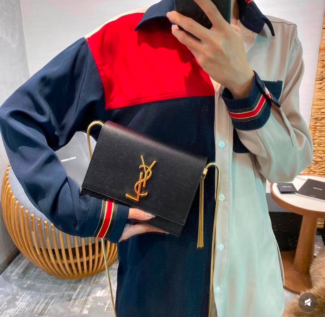 YSL
110 dhs🇦🇪🇦🇪
Size：19CM
good-quality with box

Zain35
♥️♥️♥️