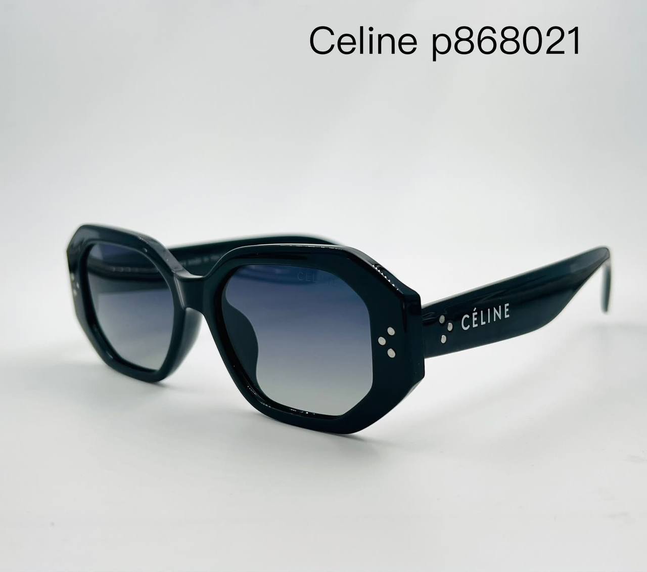Celine 💥*
Sunglasses 🕶️ 
good quality 💯
With master box 🗃️ 
50 dhs✅

Zain273
♥️♥️♥️