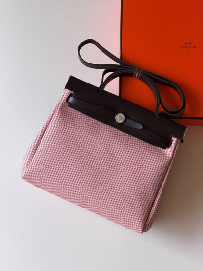 Hermes
Super AAA + Quality 💯

 With original packing🎁🎁
 SIZE:36and42
 Available now 

630 dhs🇦🇪🇦🇪

Zain52
♥️♥️♥️