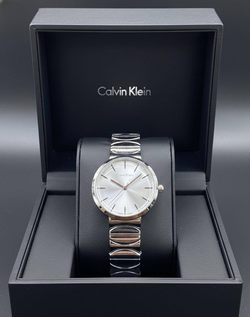 Calvin Klein🆕 LADIES 
GOOD QUALITY 💯
60 dhs🪙💚

Zain133
♥️♥️♥️