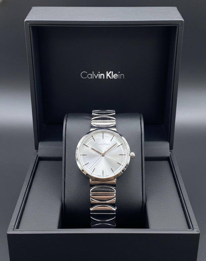 Calvin Klein🆕 LADIES 
GOOD QUALITY 💯
60 dhs🪙💚

Zain133
♥️♥️♥️